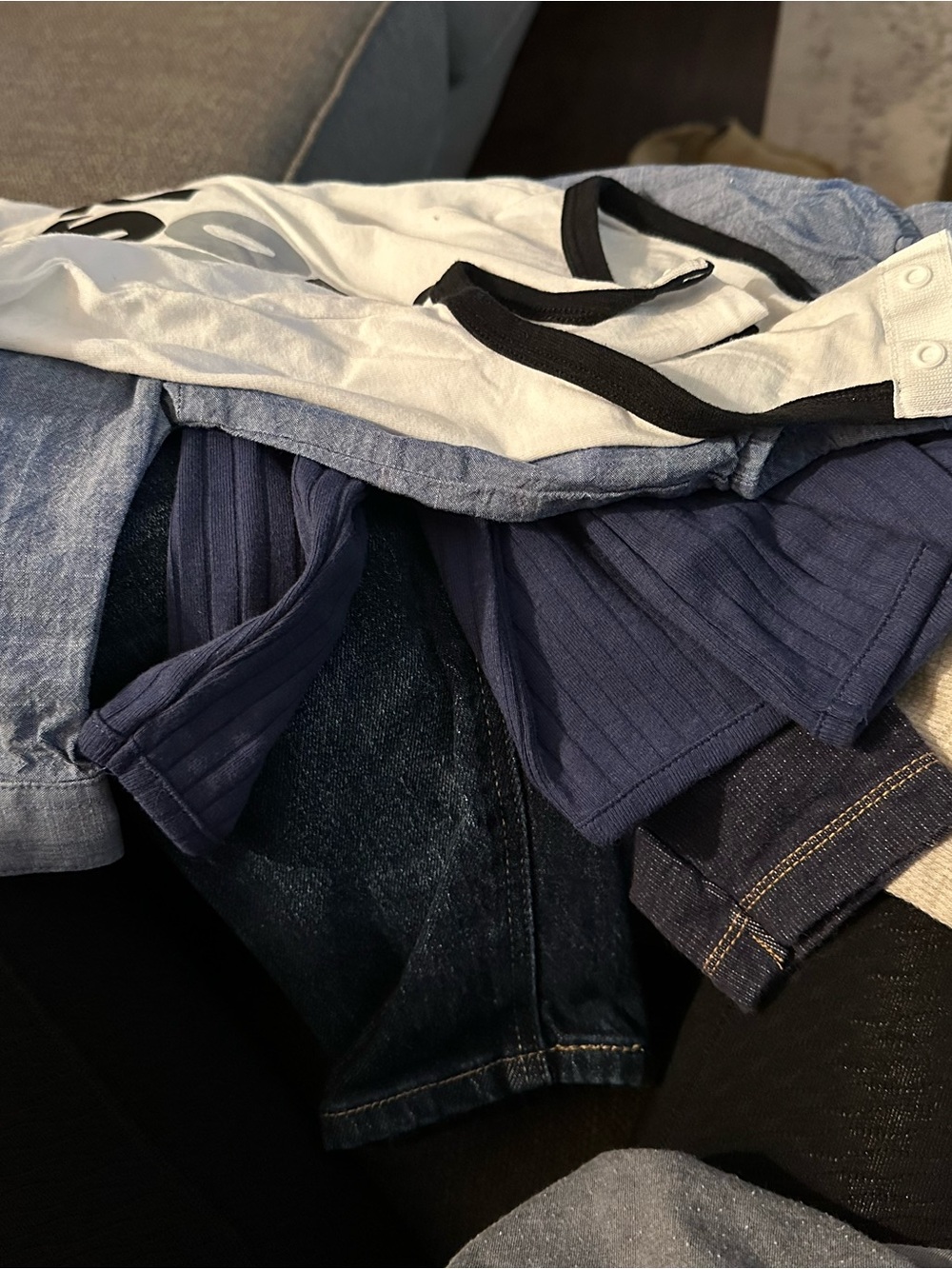 Lot of 11 baby pieces size 6M and 3-6 months